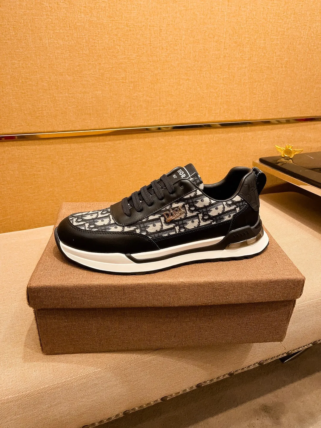 Men's shoes 💰 420💰【Dior】🔥Men's high-end brand of shoes official website 1:1 latest masterpiece: the upper is made of Italian imported first-layer cowhide with a comfortable and breathable lining➕original non-slip and wear-resistant outsole🔥, making walking more convenient and comfortable! An exclusive new model, a stunning work, a beautiful 1:1 replica [color] compared to the official quality! Create a fashionable personality to set off your uniqueness! A must-have for trendy men! Classic 🔥Size: 38-44 Color: 🔥 2⃣️colors available🔥